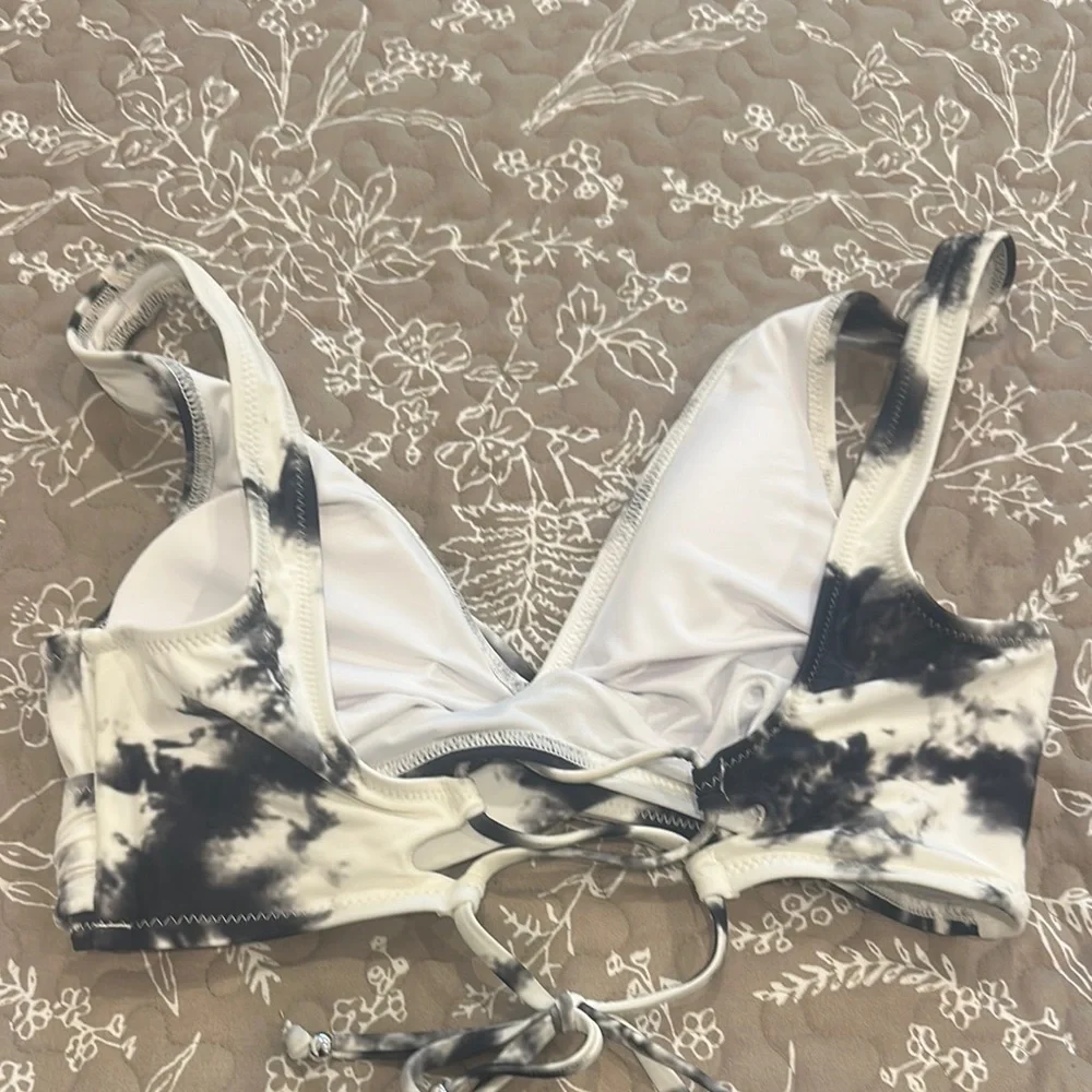 Cupshe Black and White Bikini Set - Picture 2 of 5